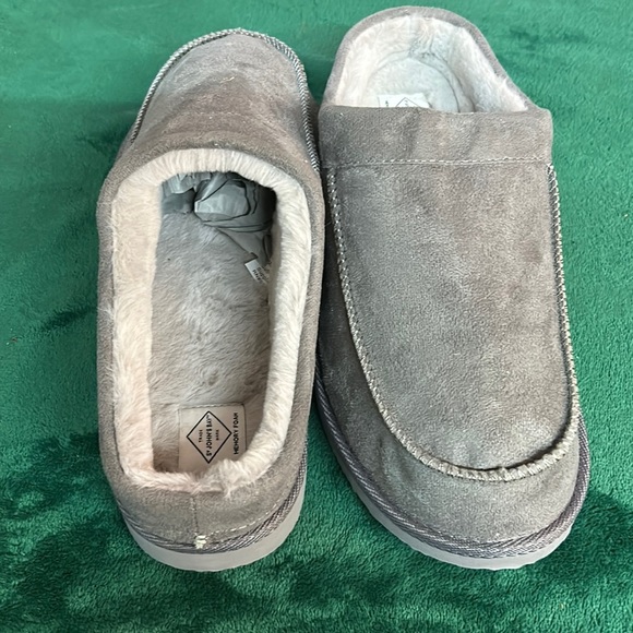 St. John’s Bay Memory Foam Men’s Slippers size large - Picture 1 of 4